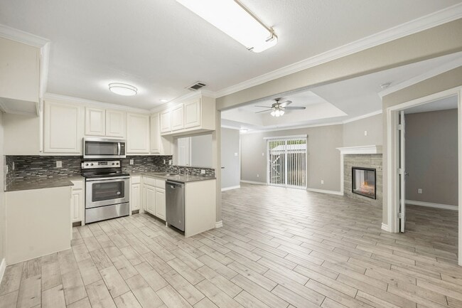 Building Photo - 521-525 Gilcrease Street Unit