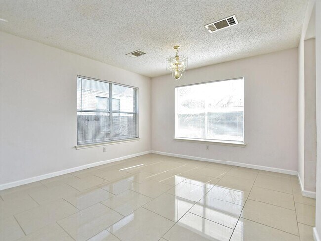 Building Photo - 15357 Oconto Dr