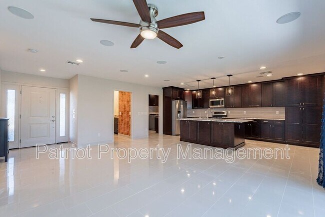 Building Photo - 5514 N 79th Pl