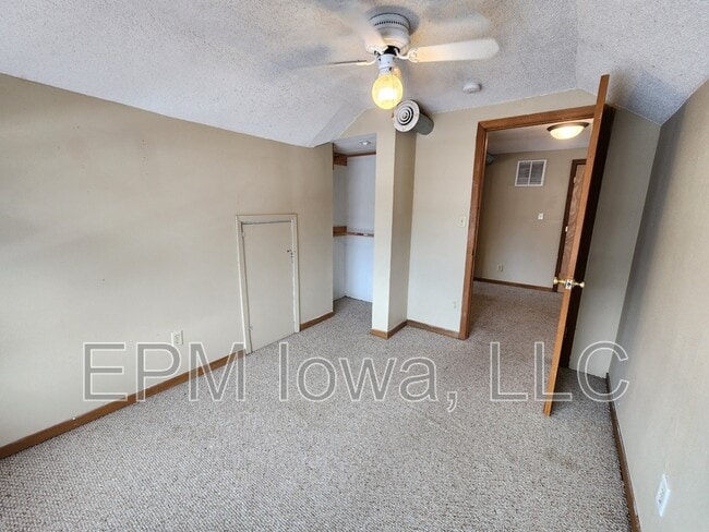 Building Photo - 604 1/2 West Seerley Boulevard