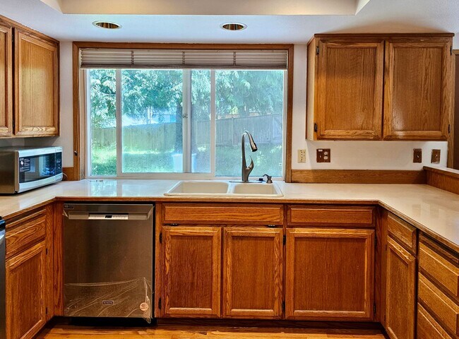 Building Photo - 14912 SE 46th Pl