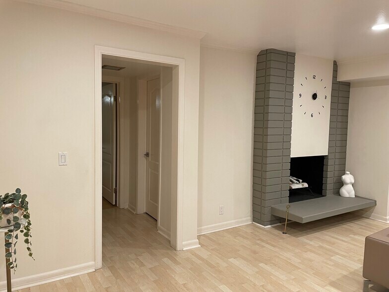 Building Photo - 4240 Fulton Ave