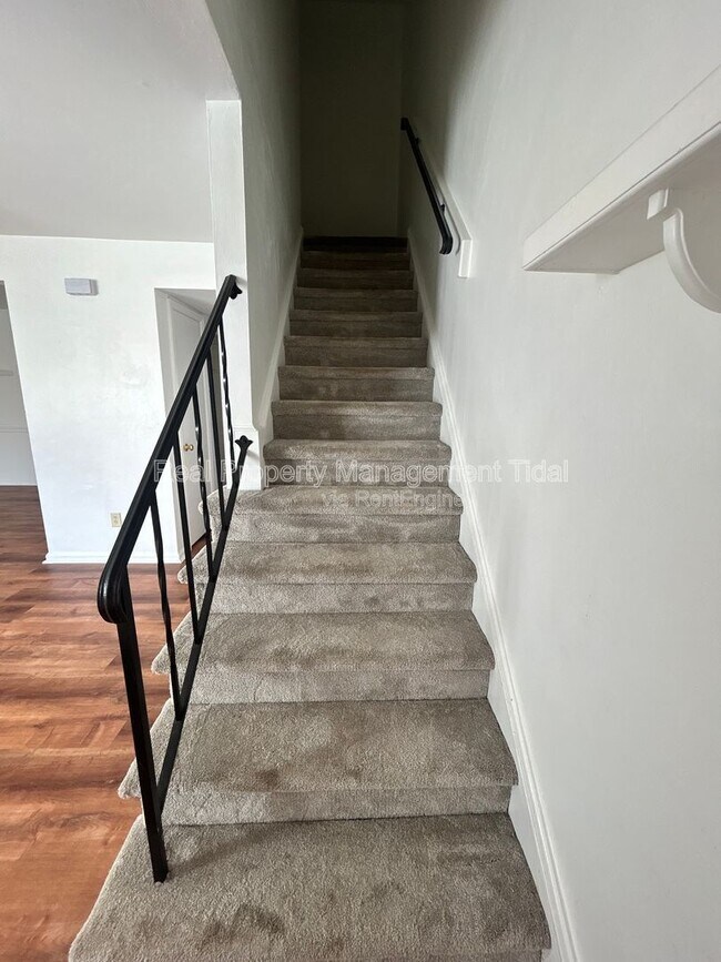 Building Photo - 3204 Wimbledon Way