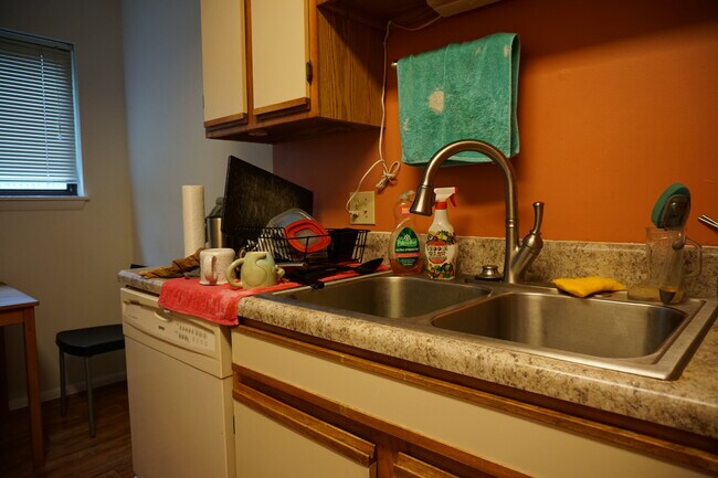 Building Photo - 505 Sunridge Dr