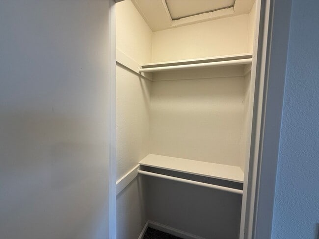Building Photo - Updated single story near shopping and fre...