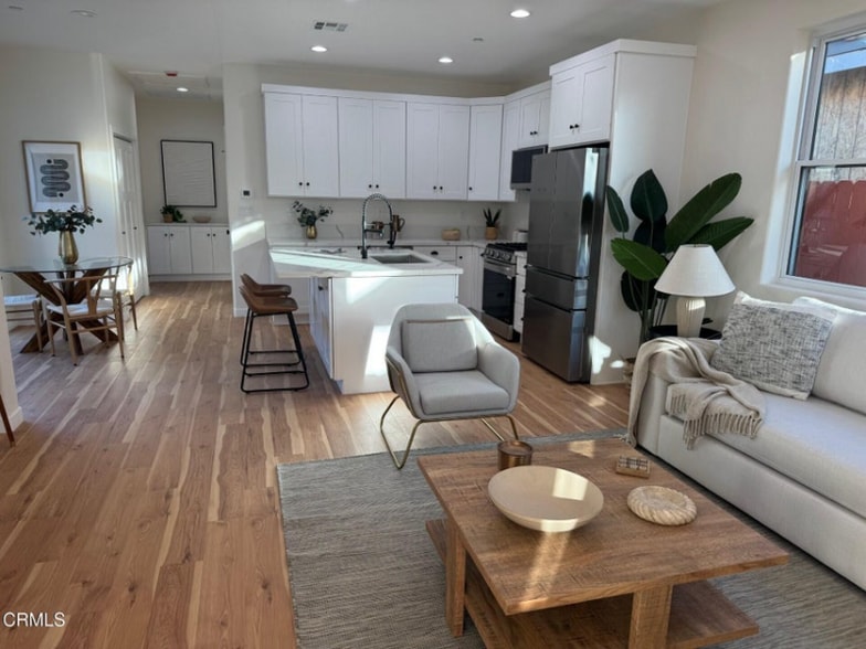 Building Photo - 1150 W 1st St