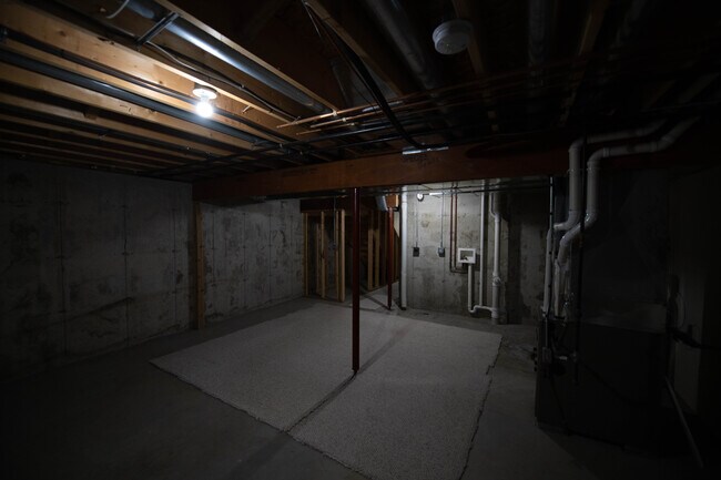 Building Photo - 1128 Madison St