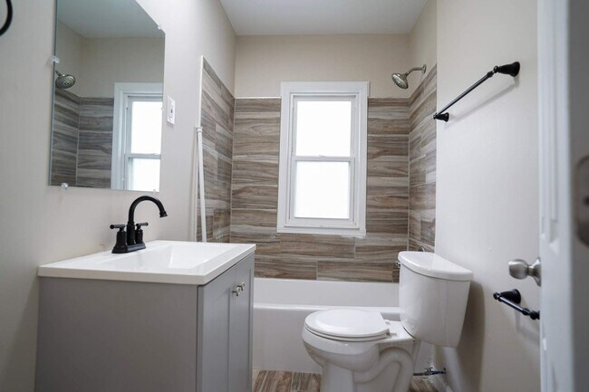 Building Photo - Freshly Renovated 3-Bedroom Home – Quality...