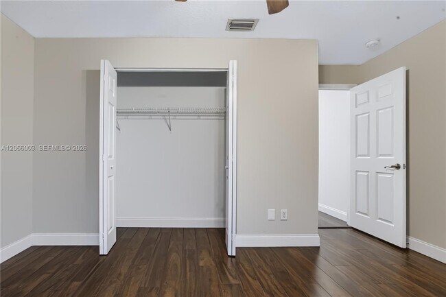 Building Photo - 4927 Lombard Pass Dr