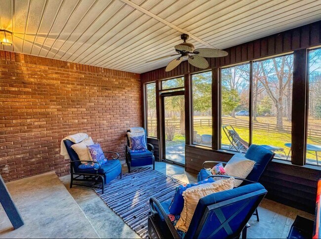 Building Photo - 7 Pleasant View Ln