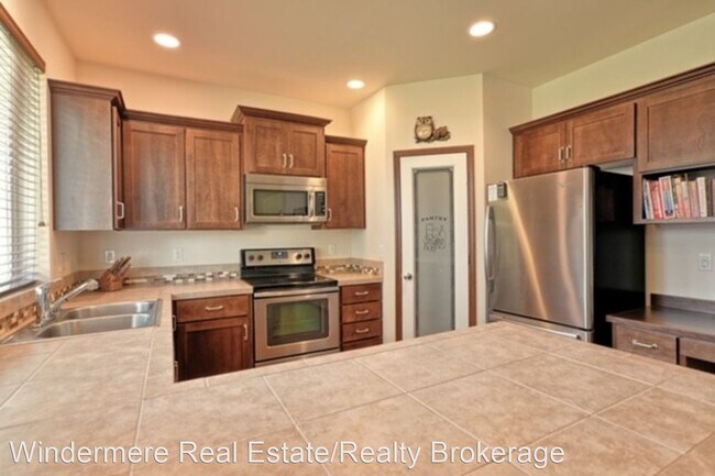 Building Photo - 3 br, 2.5 bath House - 6929 61st Dr NE