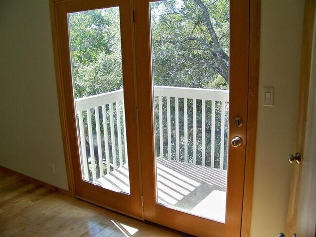 Building Photo - 802 S 1st St