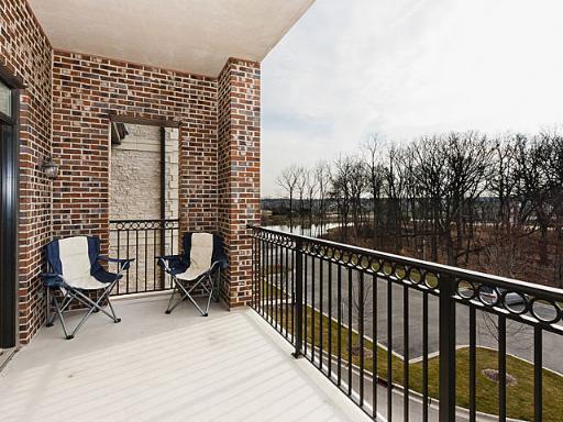 Building Photo - 1800 Amberley Ct