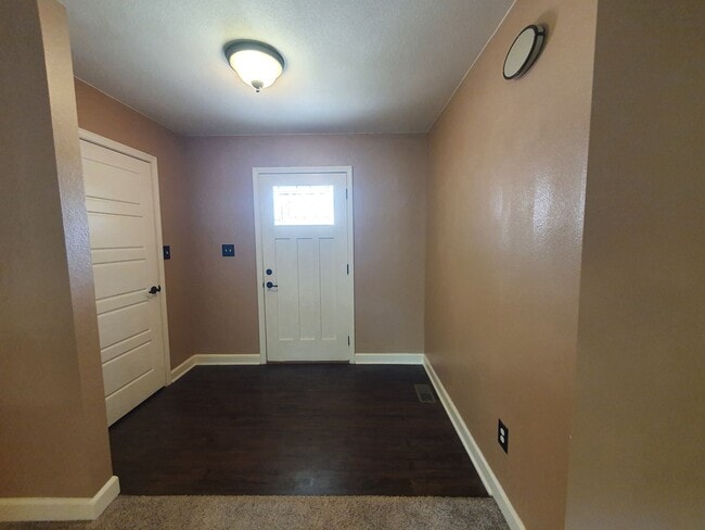 Building Photo - Large home close to post