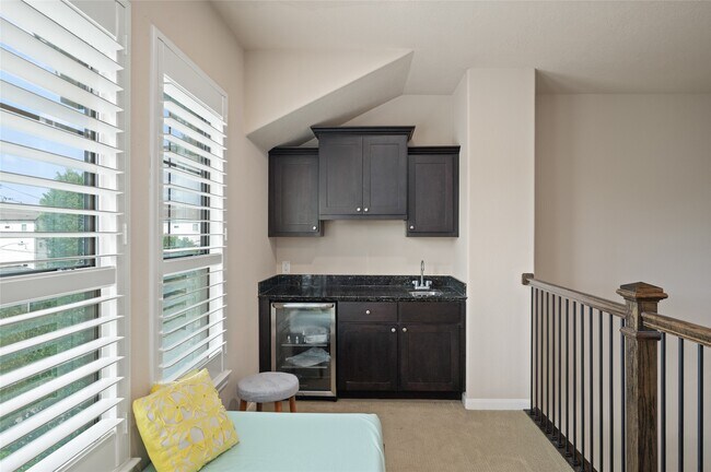 Building Photo - 1114 W 25th St