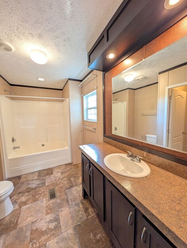 Building Photo - Great Swannanoa Cottage