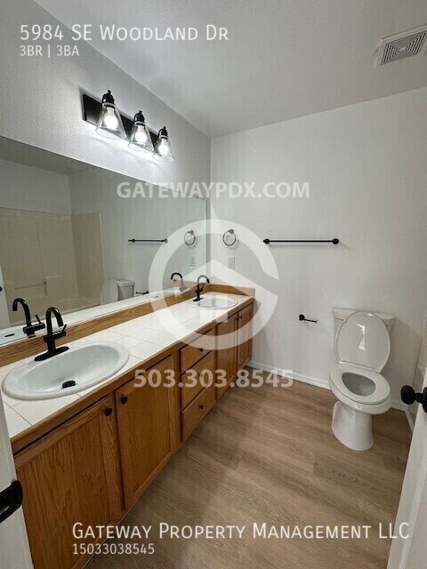 Building Photo - 5984 SE Woodland Dr