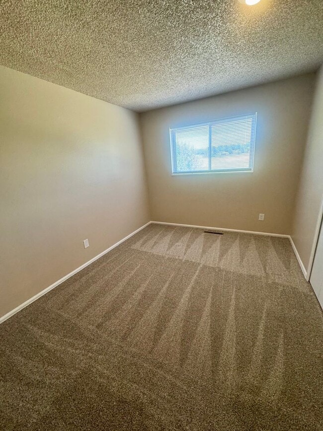 Building Photo - 4 Bedroom Home in Village 7, Centrally Loc...