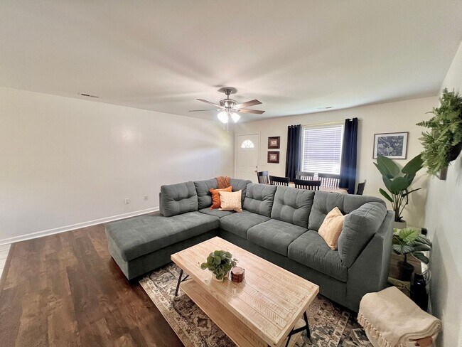 Building Photo - 707 Bagwell Ct