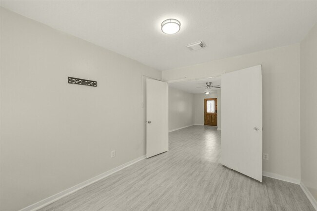 Building Photo - 839 Autumn Point Ln