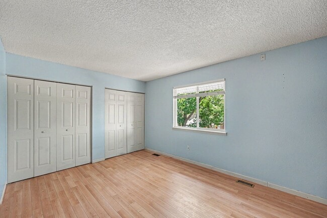 Building Photo - 1511 Seneca Cir