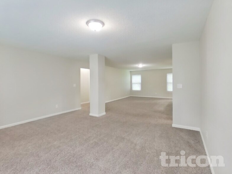 Building Photo - 2880 Lakestream Dr