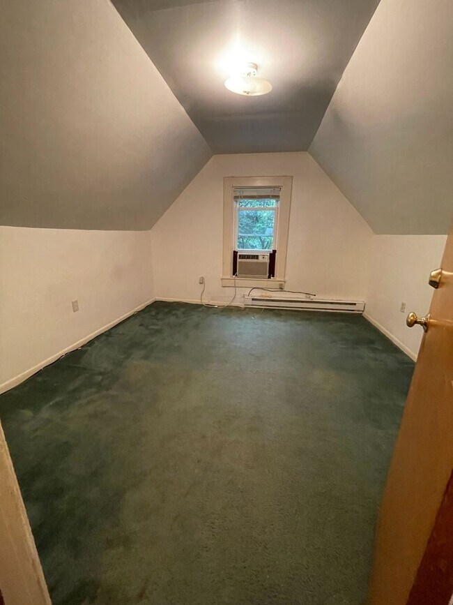 Building Photo - 7 Bedroom Close to Ross, Yost, and UM campus!