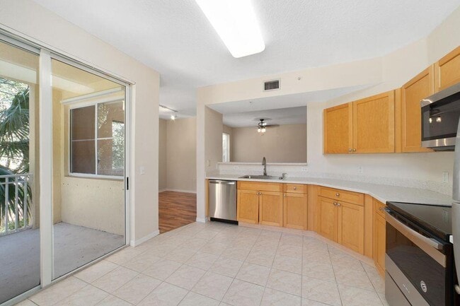 Building Photo - 11020 Legacy Dr