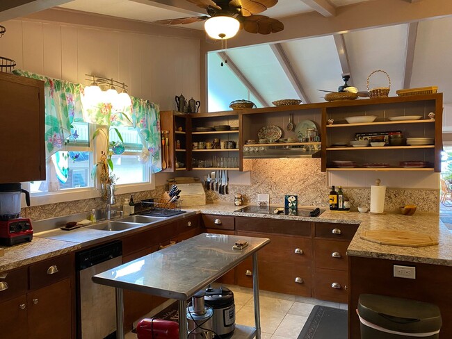 Primary Photo - Kaumana Terrace Fully Furnished & Pet Frie...