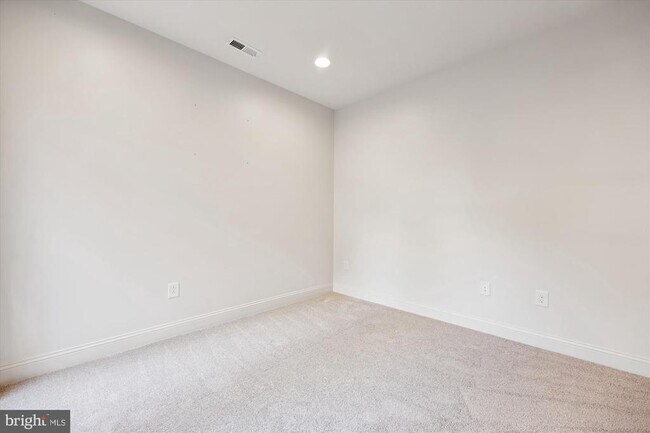 Building Photo - 448 Salk Cir