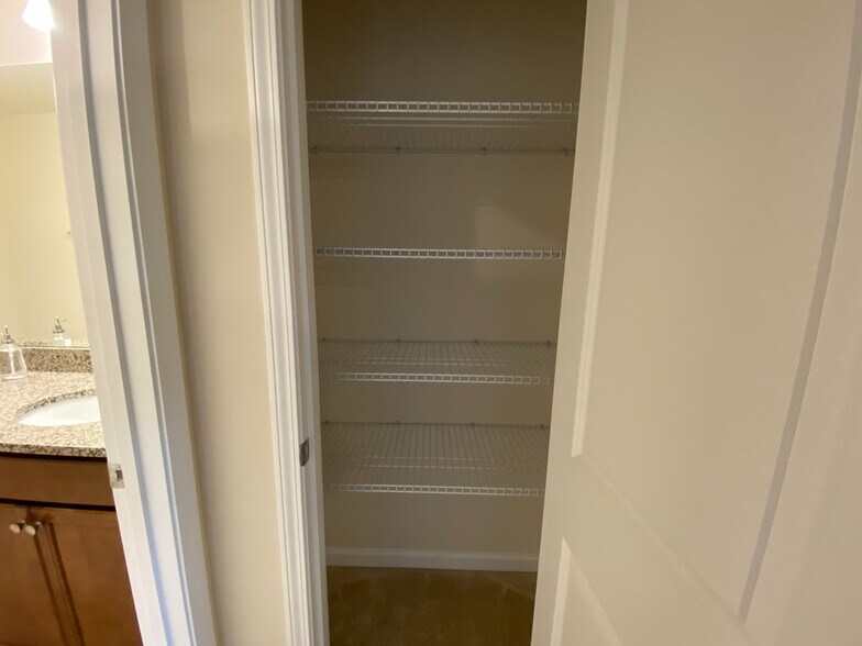 Building Photo - Room in Townhome on Whitesell Way