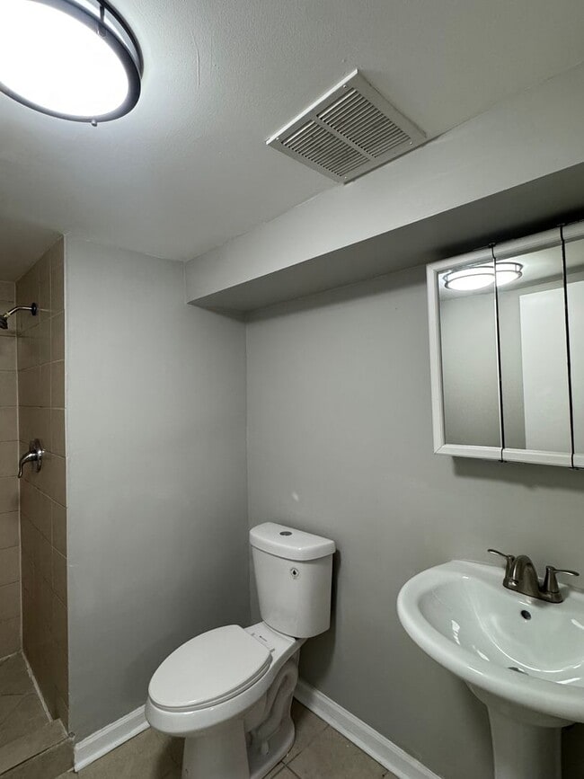Building Photo - 4 Bedroom 2 Bathroom House in Dolton ! A M...