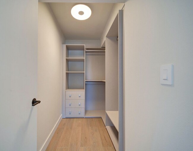 Building Photo - 1500 Bay Rd