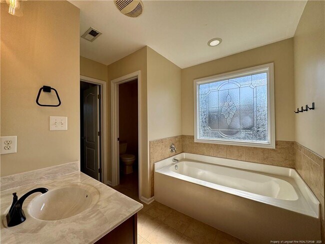 Building Photo - 105 Bluebonnet Oak Ct