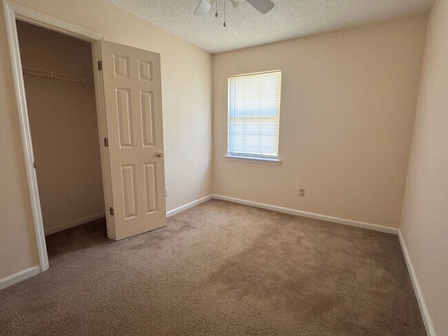 Building Photo - MOVE-IN READY! (Pet Friendly)