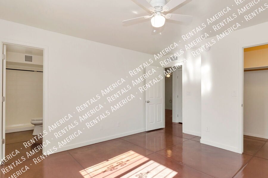 Building Photo - 425 W 26th St