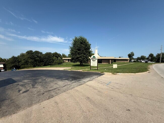 Building Photo - 405 Clayton Dr