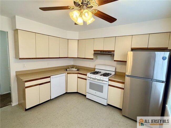 Building Photo - 285 S Lincoln Ave