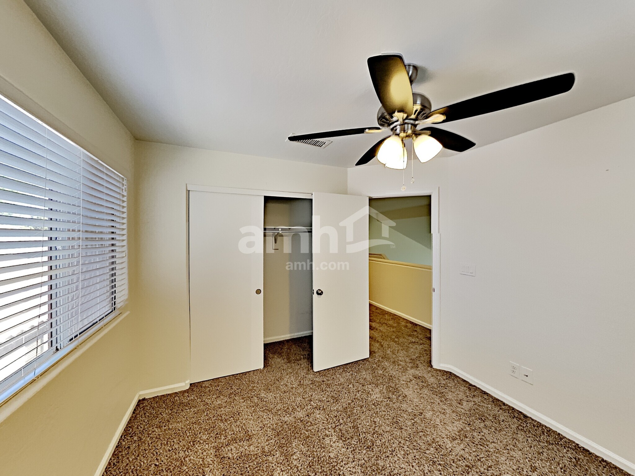 Building Photo - 518 W San Remo St