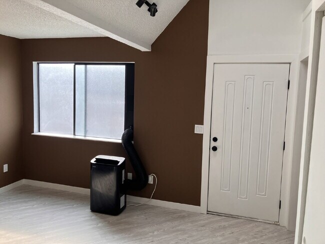 Building Photo - Charming 1-Bedroom, 1-Bathroom Condo In Wind Creek!
