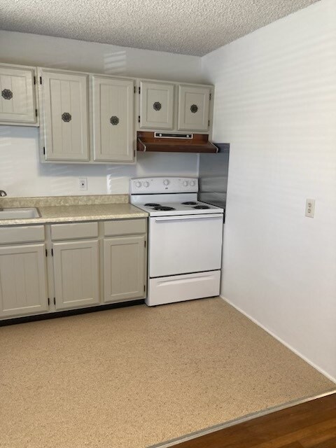 Building Photo - 710 Cedar Ave