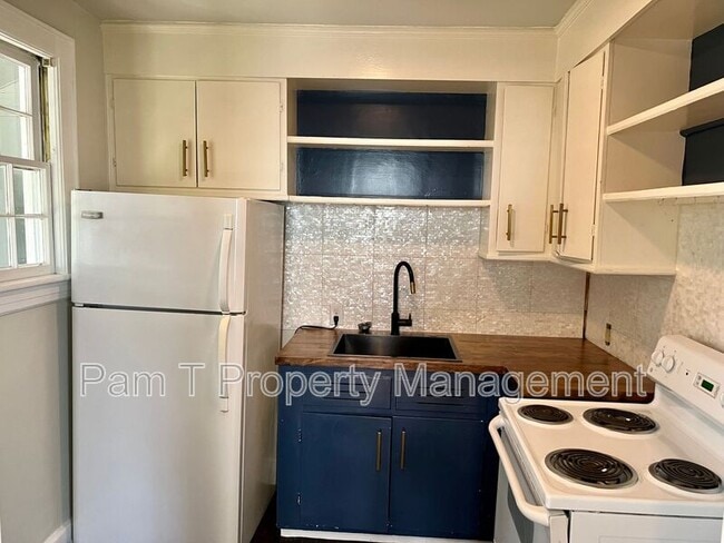 Building Photo - 10 W 51st St