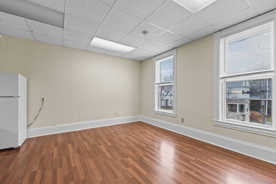 Building Photo - 42 N Prospect St