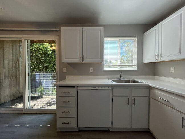 Building Photo - 8332 SW 21st Ave