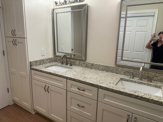 Building Photo - 5802 Kevin St