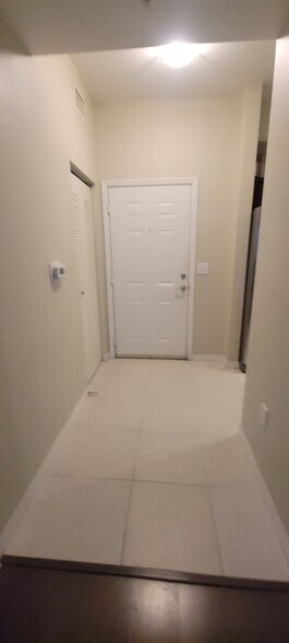 Building Photo - 1064 N Tamiami Trl