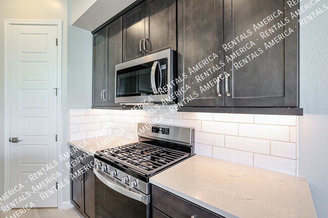 Building Photo - Desirable Community of Arabella