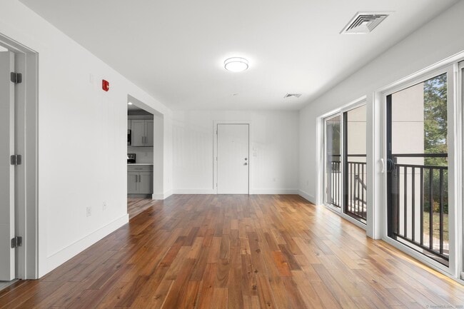 Building Photo - 245 E Main St