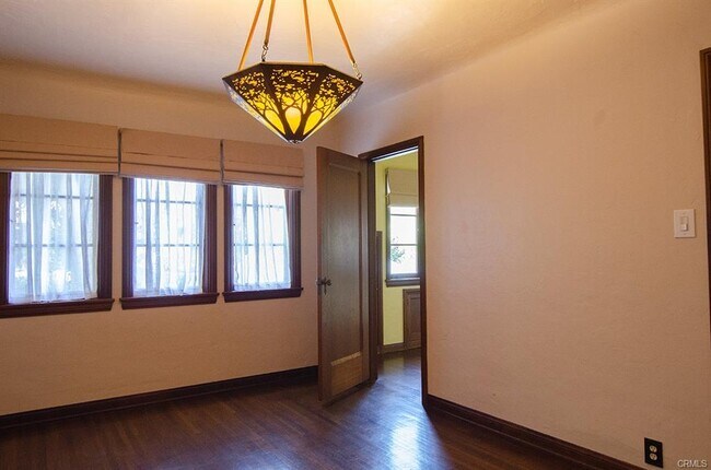 Building Photo - 1720 Paloma St