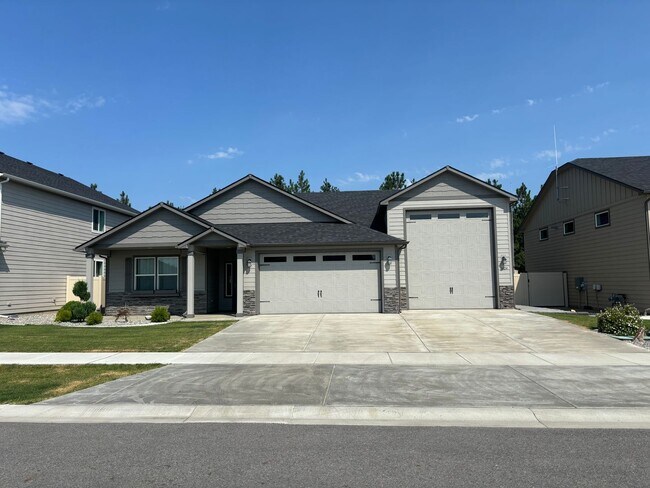 Building Photo - Single Level Post Falls Home (APP#233)